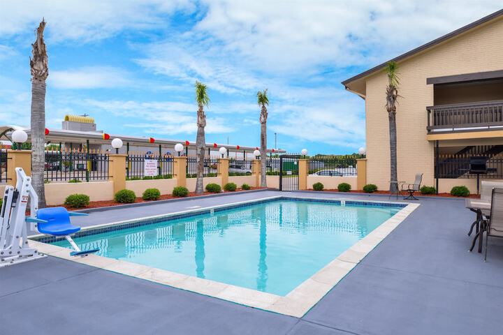 Pool 4 of 20