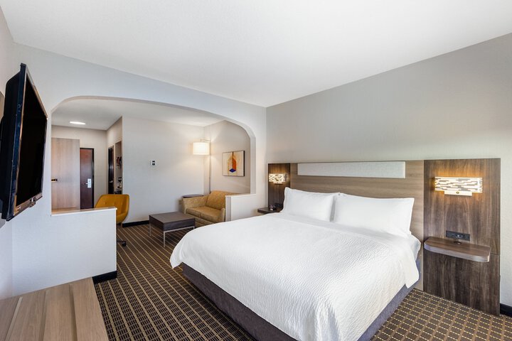 Holiday Inn Express Hotel & Suites Pittsburg by IHG