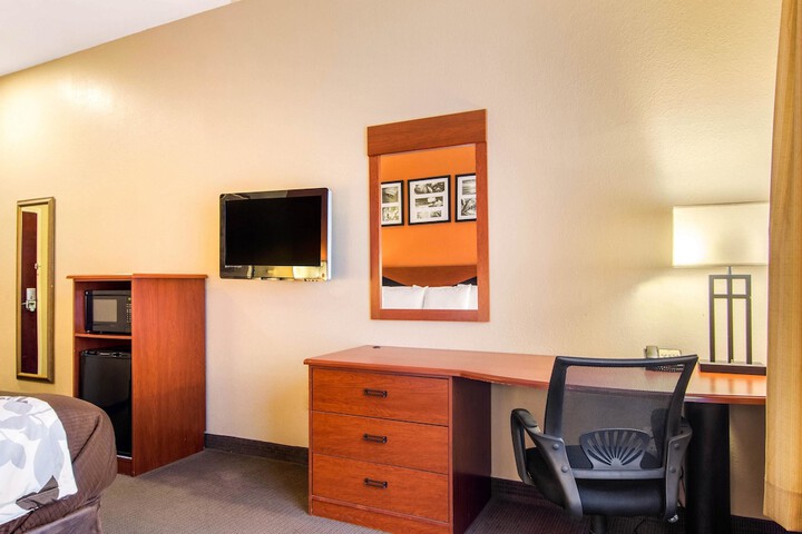 Room 12 of 30