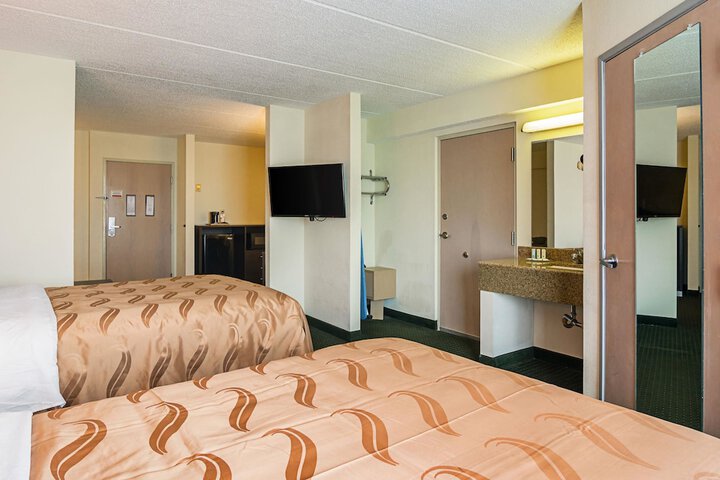 Room 23 of 48