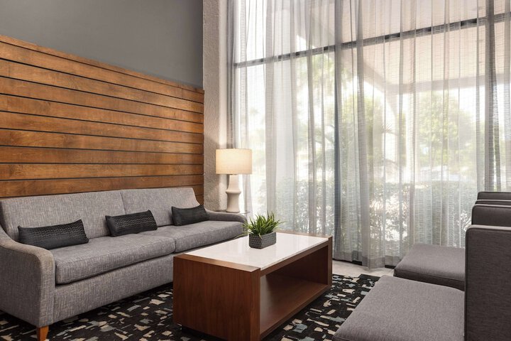 Doubletree by Hilton Fort Myers at Bell Tower Shops