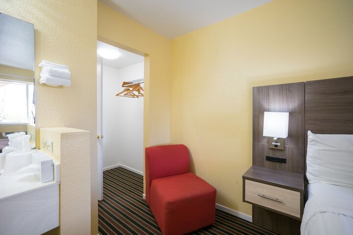 Room 27 of 31