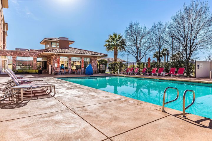Pool 10 of 85