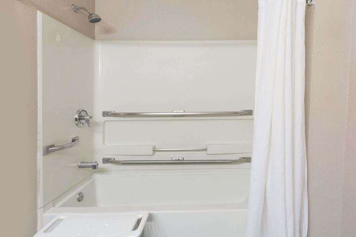 Room 9 of 31