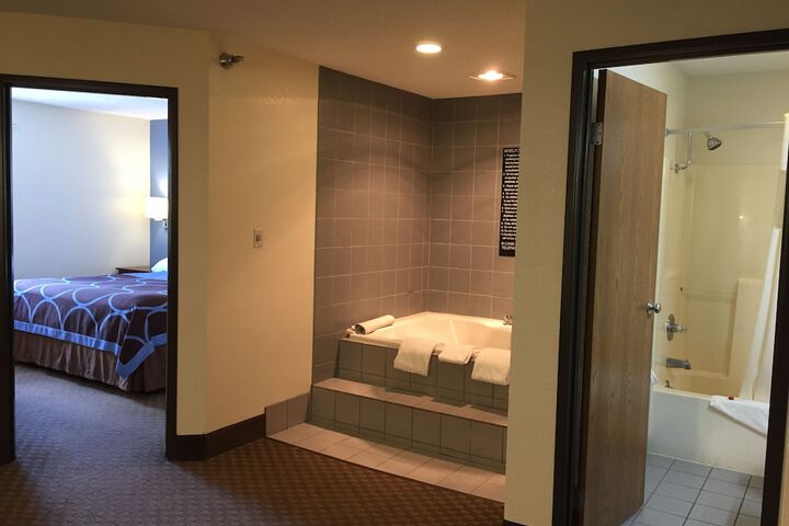 Room 12 of 34