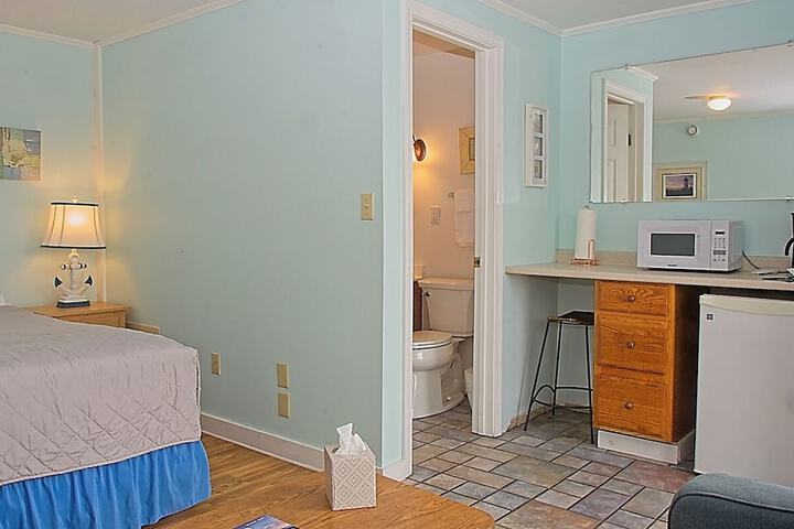Room 152 of 231