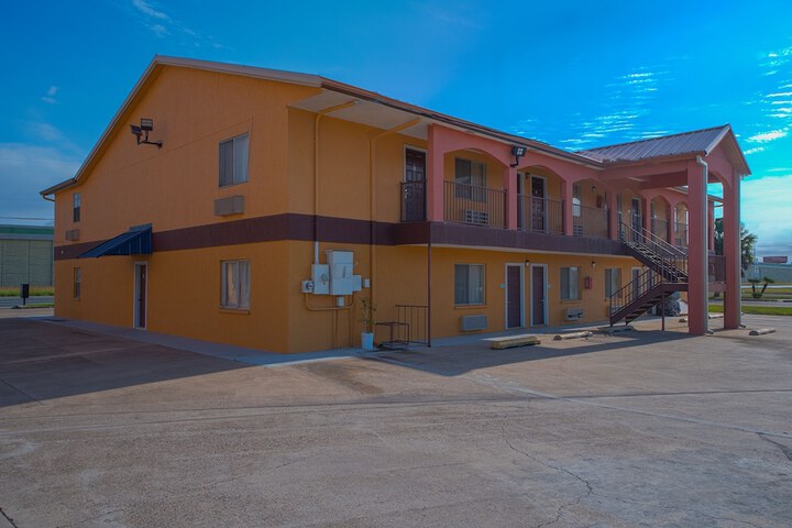 Hotel 5 of 70