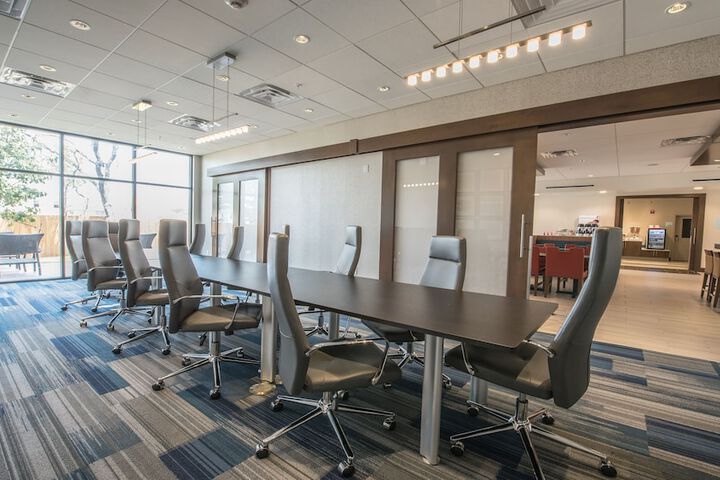 Holiday Inn Express & Suites-Dripping Springs - Austin Area by IHG