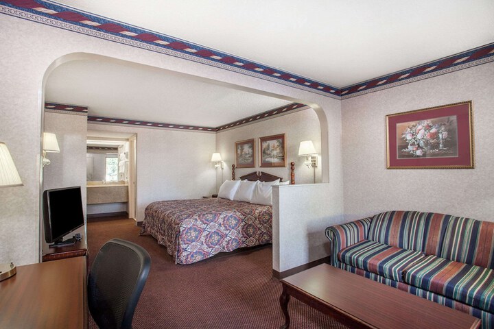 Room 24 of 25