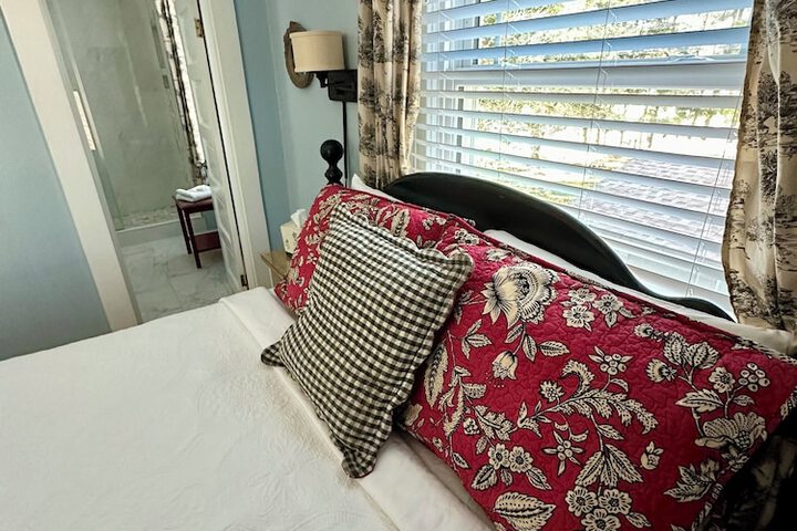 Red Rocker Inn