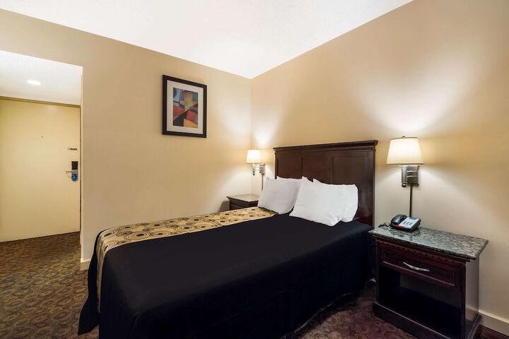 Room 13 of 36