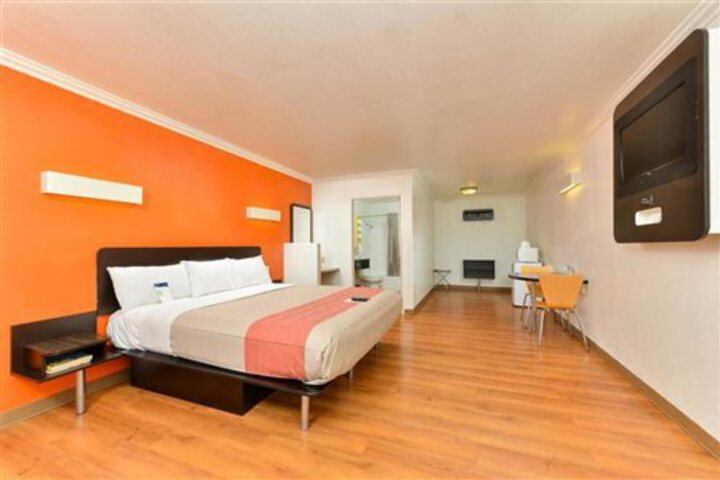 MOTEL 6 VISTA