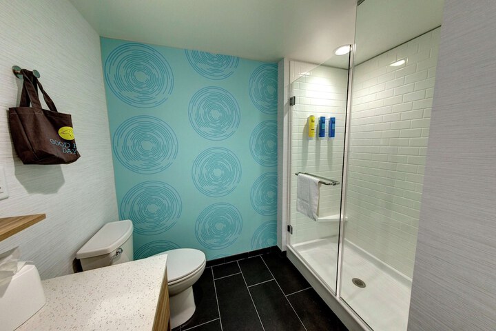 Room 16 of 28