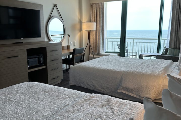 Room 18 of 104