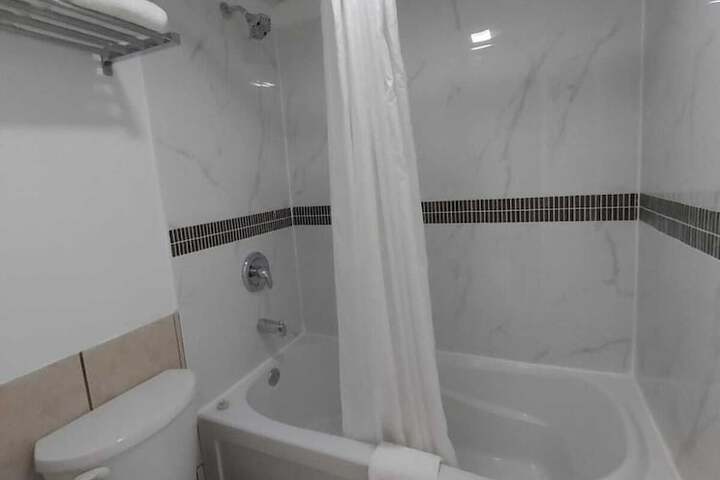 Room 8 of 32