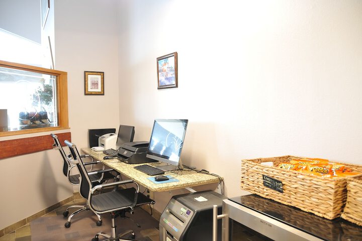 Business Center 66 of 69