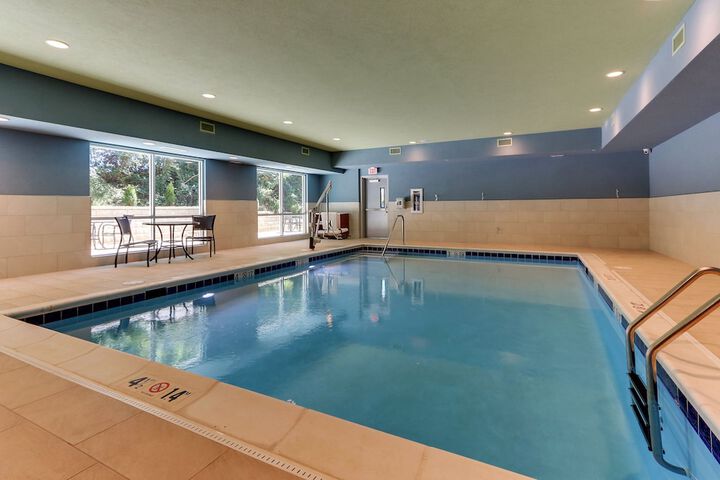 Holiday Inn Express & Suites Roanoke – Civic Center by IHG
