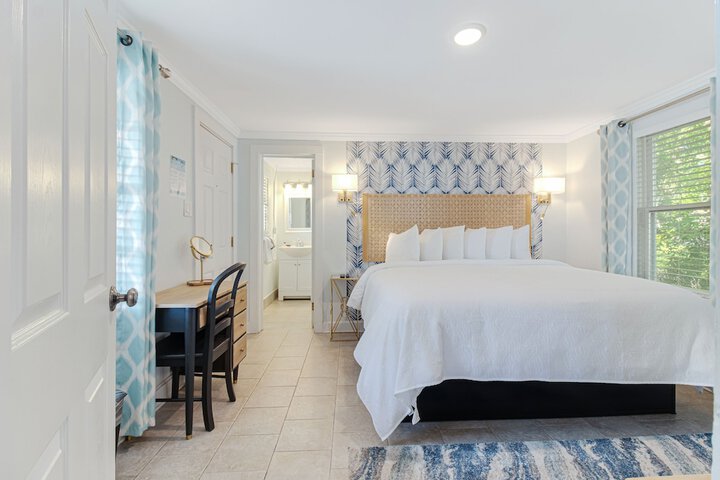Room 32 of 107