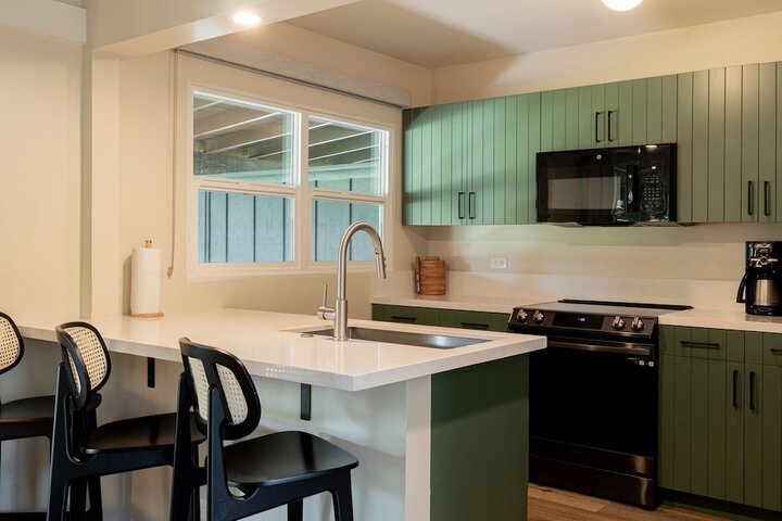 Royal Lahaina Resort & Bungalows