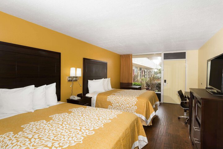 Days Inn & Suites by Wyndham Port Richey