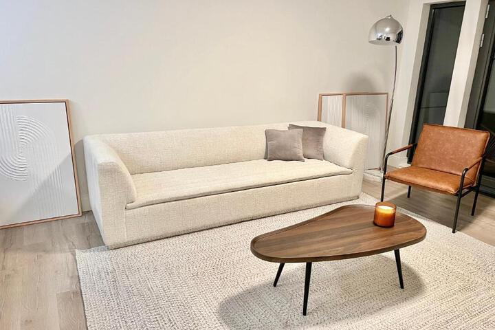 Modern 2 Bed Furnished Apartment in Quincy