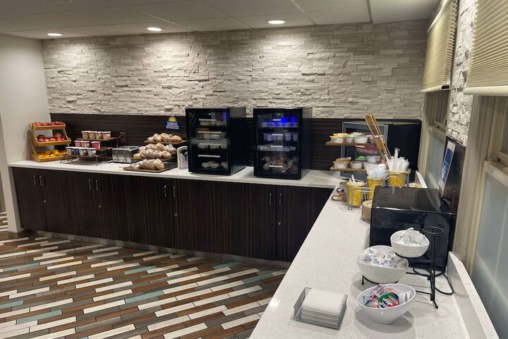 Breakfast/Coffee Service 27 of 30