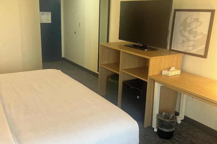 Room 27 of 41