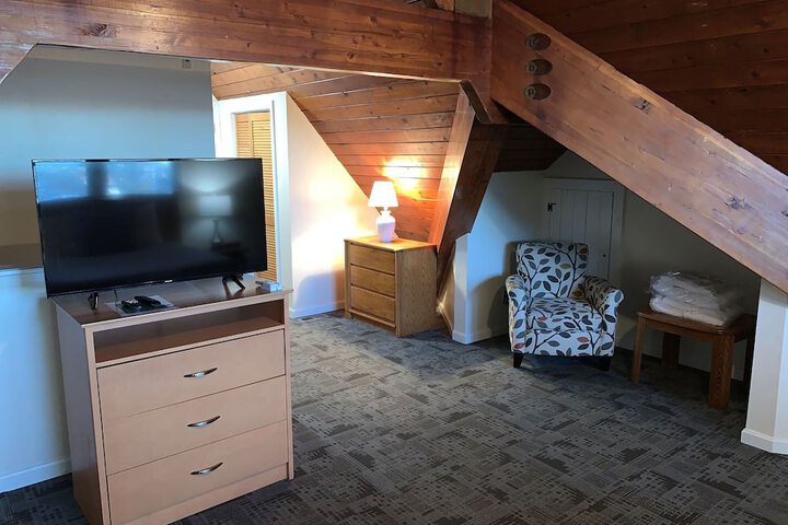 Room 28 of 33