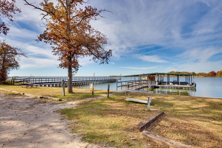 On-site Fishing Pier: Pet-friendly Kerens Cabin!