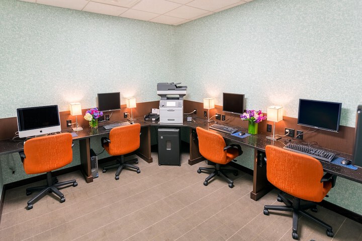 Business Center 33 of 35