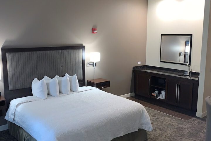 Hampton Inn & Suites Rockville Centre