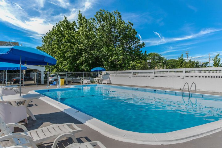 Americas Best Value Inn & Suites Hyannis Cape Cod
