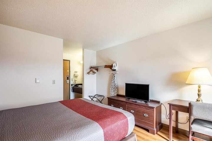 Motel 6 Saukville WI