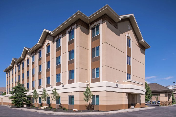 Hotel 4 of 61