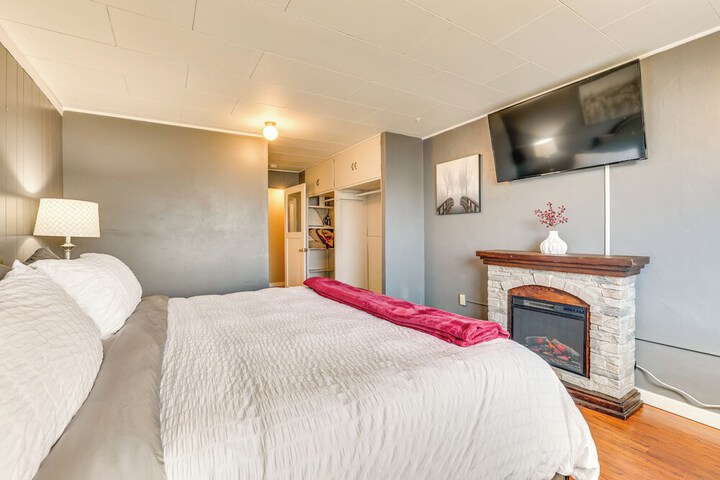 Family-friendly Ontario Home in Central Location!