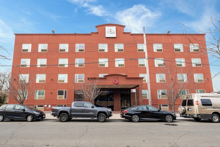 Hotel 5 of 34