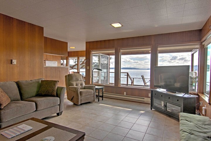 Gorgeous Poulsbo Waterfront Home on Liberty Bay!