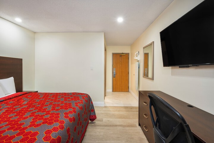 Room 9 of 36