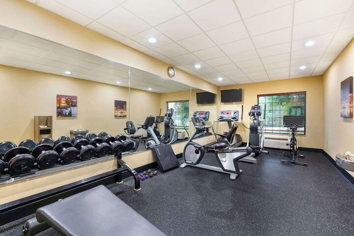 Best Western Plus Victor Inn & Suites