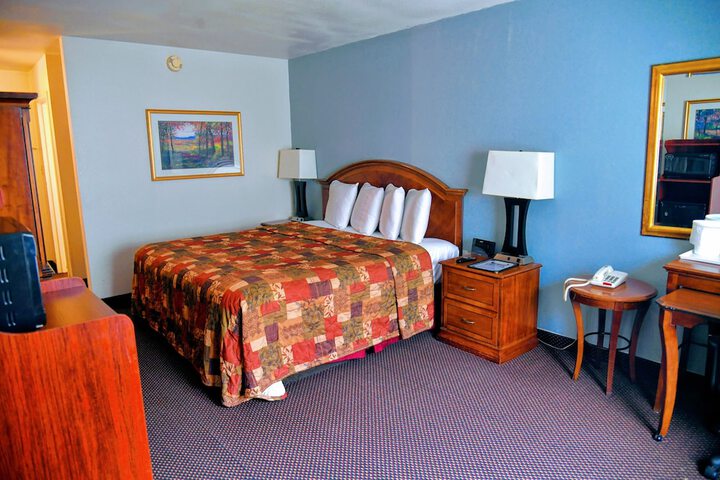 Douglas Inn & Conference Center