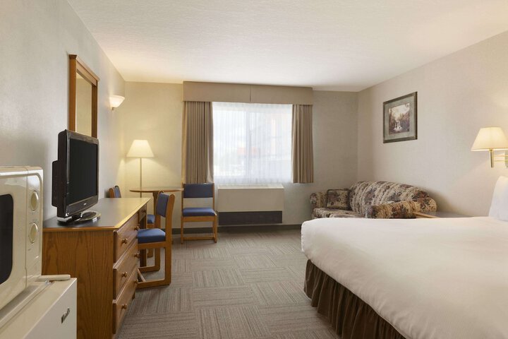 Room 25 of 49