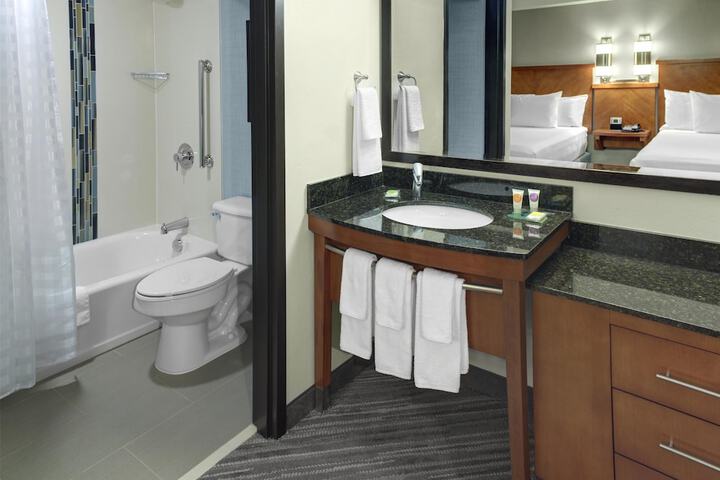 Hyatt Place Detroit / Livonia