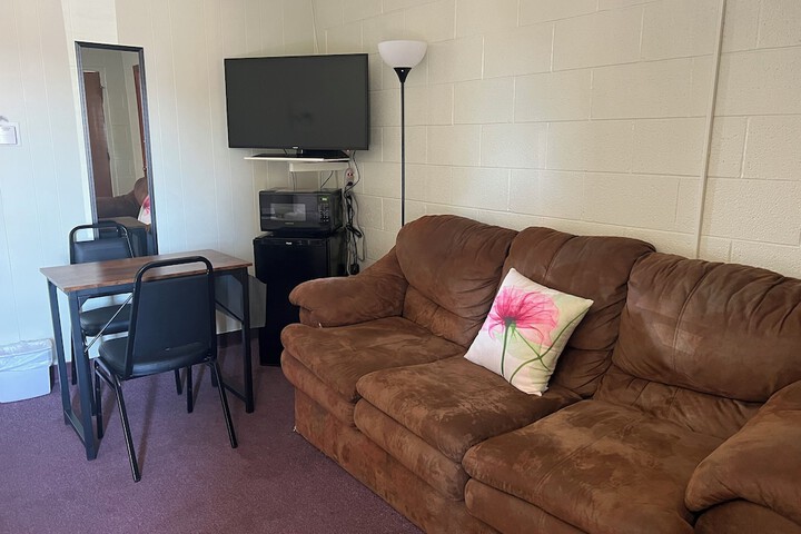 Midtown Inn & Suites