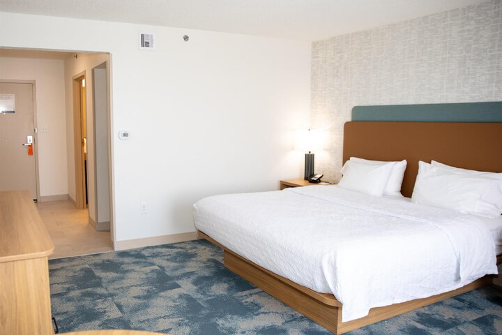 Hampton Inn & Suites Jennings