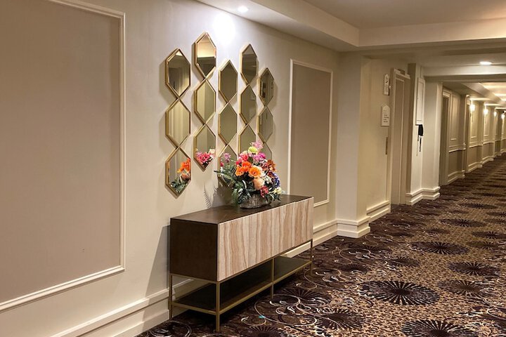 Ballroom/Hall 9 of 9