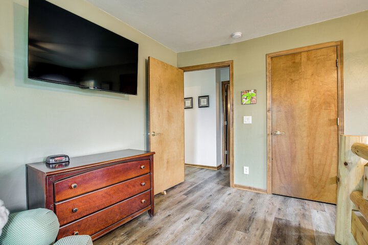 Door County Townhome: Pool Access 1 Mi to Beach!
