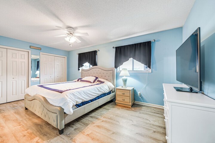 Warm Weather Escape! Golf & Relax in Little River