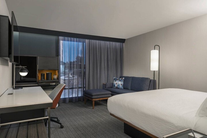 Room 28 of 39