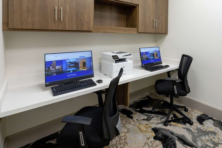 Business Center 26 of 27