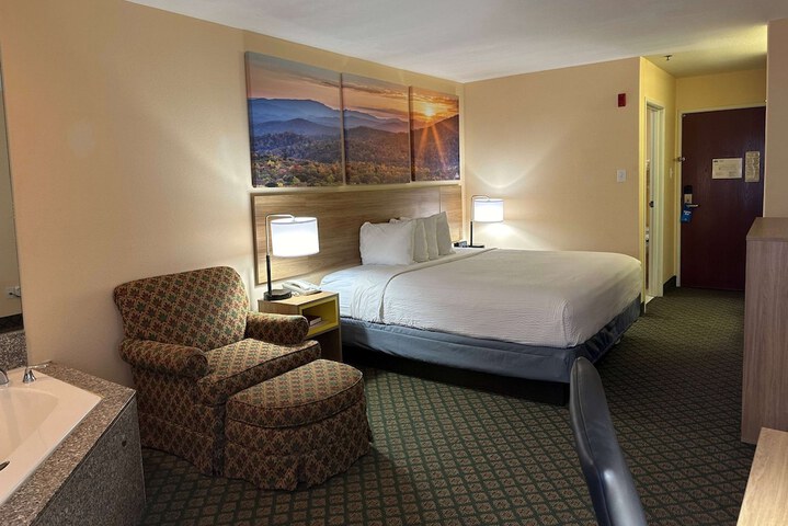 Room 17 of 40
